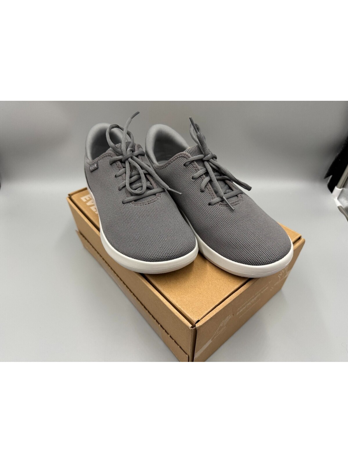 Kizik Madrid Unisex Sneaker Walking Shoes Gray Women 8.5w Men 7w Wide Excellent